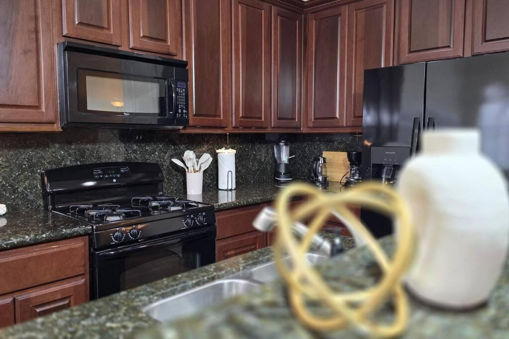 Modern Galleria Gem Private Jacuzzi 3 Br Хьюстон Экстерьер фото
