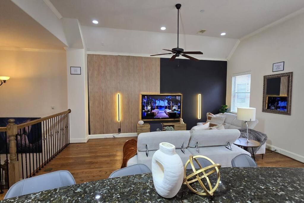 Modern Galleria Gem Private Jacuzzi 3 Br Хьюстон Экстерьер фото