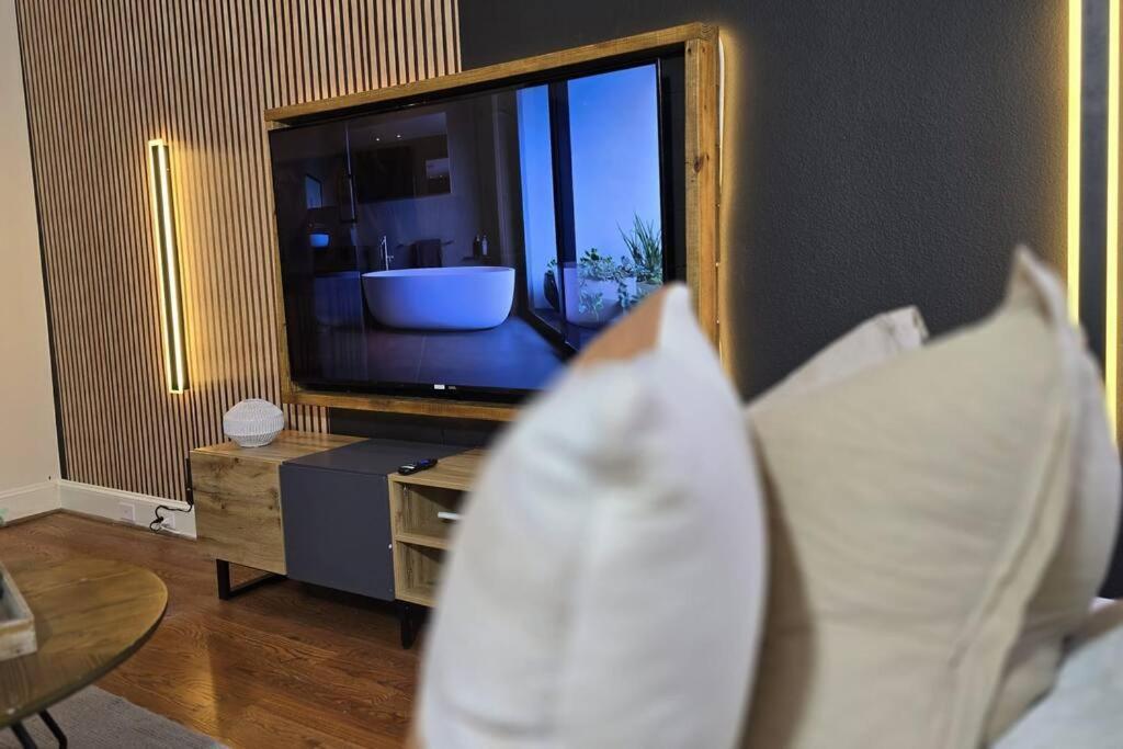 Modern Galleria Gem Private Jacuzzi 3 Br Хьюстон Экстерьер фото