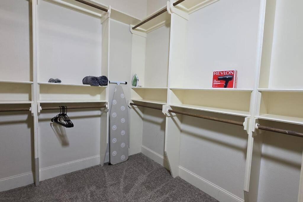 Modern Galleria Gem Private Jacuzzi 3 Br Хьюстон Экстерьер фото