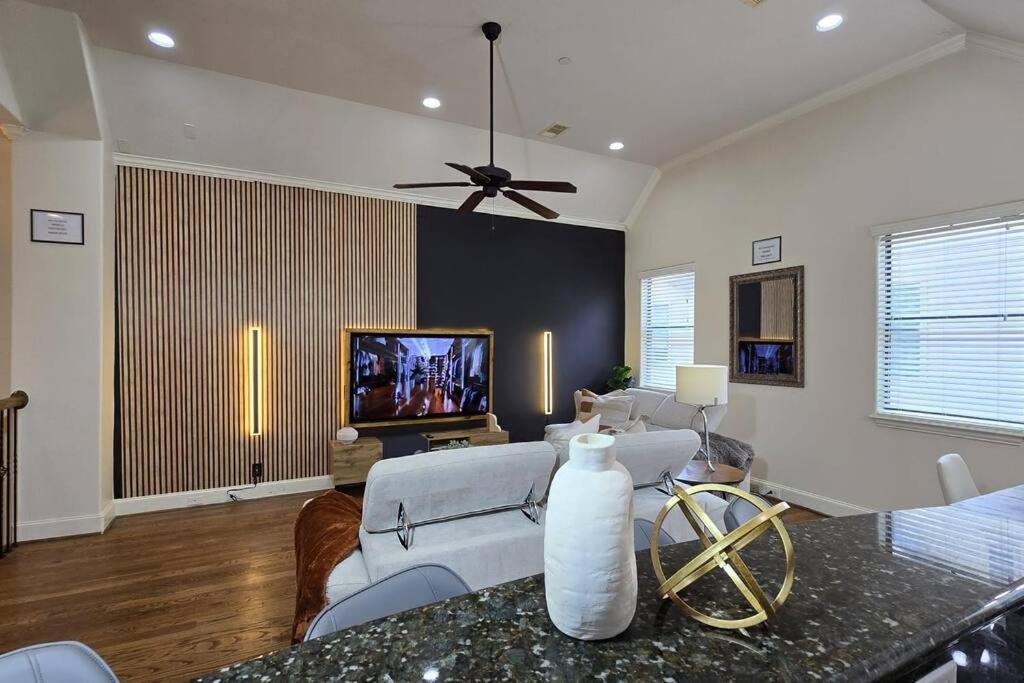 Modern Galleria Gem Private Jacuzzi 3 Br Хьюстон Экстерьер фото