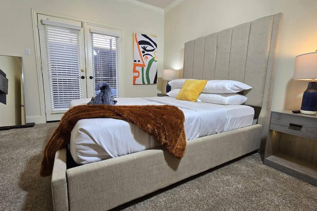 Modern Galleria Gem Private Jacuzzi 3 Br Хьюстон Экстерьер фото